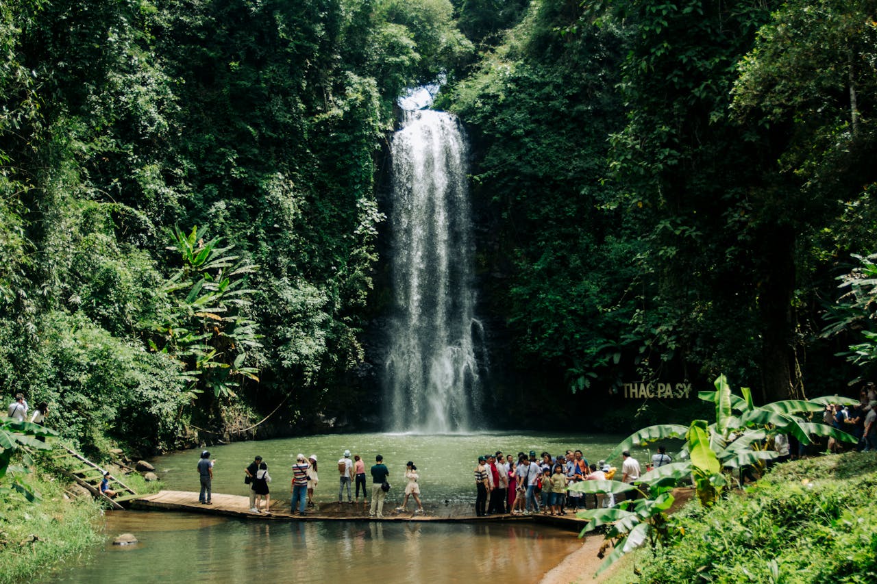 hero-img tourists-visit-magnificent-waterfall-in-vietnam-34516454
